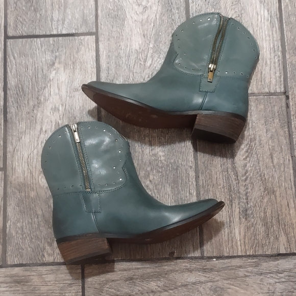 Western Cowgirl Ankle Boots - Picture 3 of 11